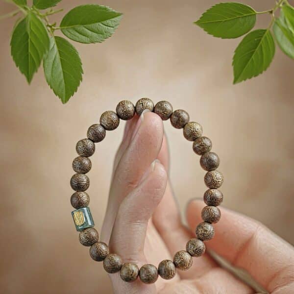 The Path Opener: Natural Agarwood & Jade Lulutong Mala Bracelet