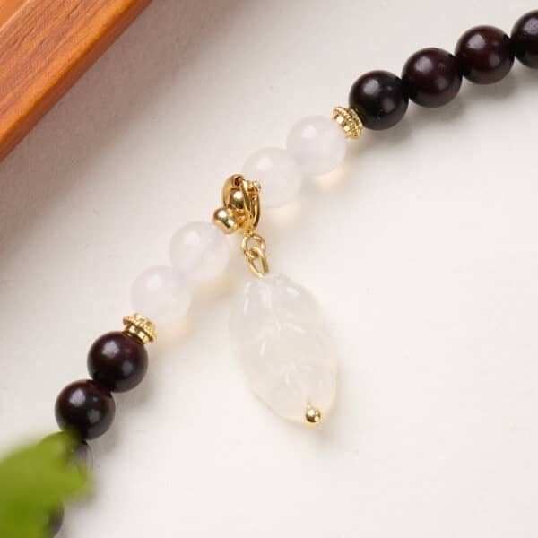 主图-3 Stylish Bracelet: Sandalwood and White Agate Bracelet