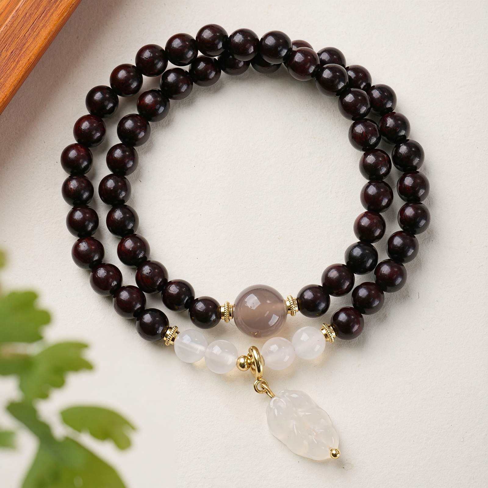 Stylish Bracelet: Sandalwood and White Agate Bracelet