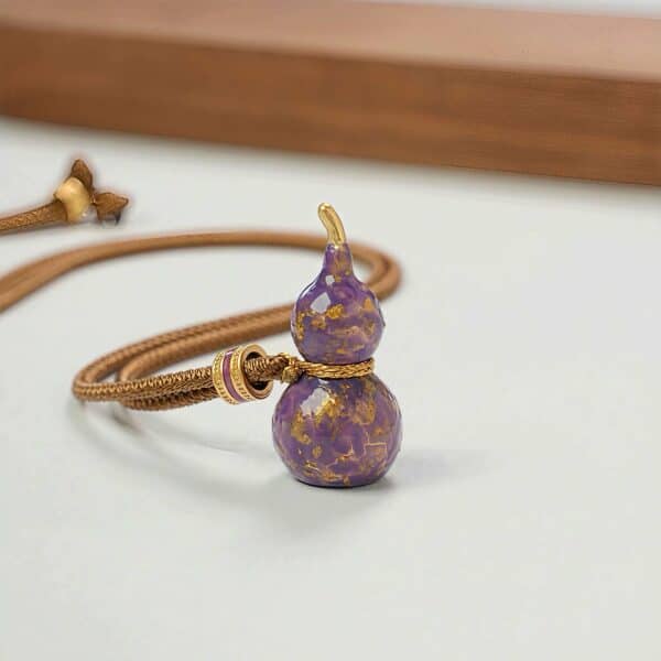 主图2 Purple Fortune Gourd: Handcrafted Protective Pendant