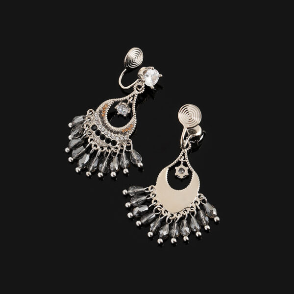sku-2-无耳洞。一体式蚊香盘耳夹 The Calm Boho: Grey Crystal Tassel Earrings