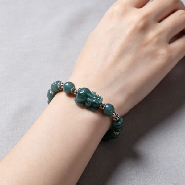 主图4 Wealth Guardian Pixiu Green Jadeite Bracelet